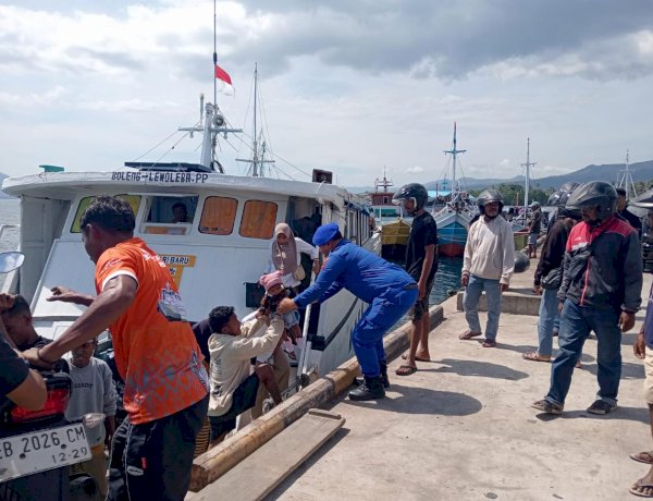 PASTIKAN PELAYARAN AMAN DAN LANCAR, KP3 LAUT DAN SATPOLAIRUD POLRES LEMBATA LAKSANAKAN PEMANTAUAN KAPAL PENYEBERANGAN.