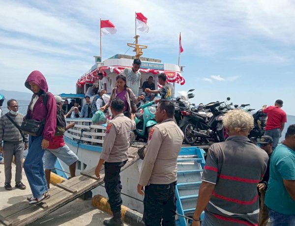 KP3 Laut Lewoleba Amankan Kedatangan Kapal Penyeberangan Lintas Pulau, Wujudkan Keamanan dan Kenyamanan Penumpang.