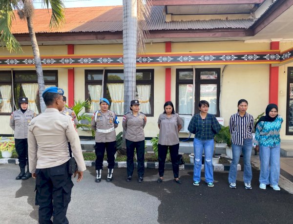 Jelang HUT Polwan Ke-78, Propam Polres Lembata Periksa Identitas dan Kerapian Personel Polwan.