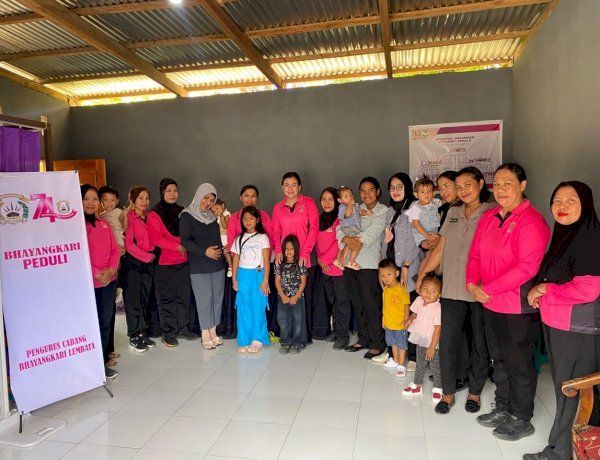 Ketua Bhayangkari Cabang Lembata Kunjungi Posyandu Kemala, Wujudkan Kepedulian terhadap Kesehatan Ibu dan Anak.
