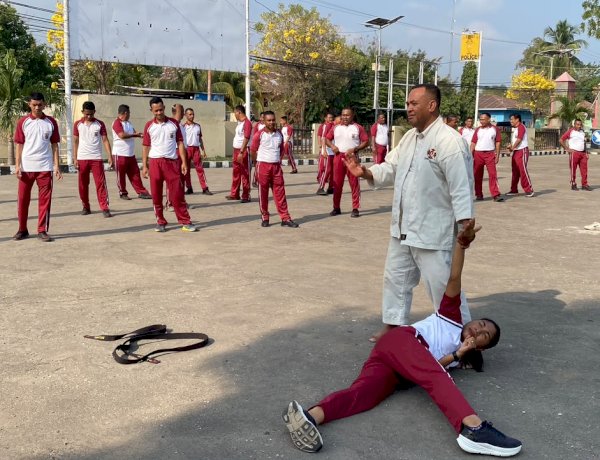 Tingkatkan Kemampuan dan Kesiapsiagaan, Personel Polres Lembata Latihan Beladiri Polri.