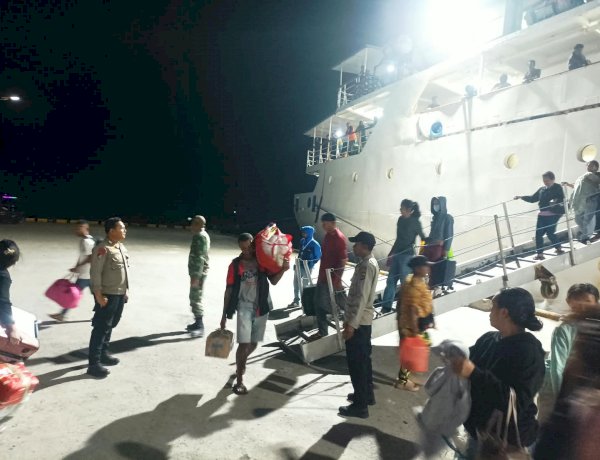 Pastikan Keamanan Penumpang, Pos Pam KPPP Laut/Udara Lewoleba Laksanakan Pengamanan Kedatangan dan Keberangkatan KM Sirimau.