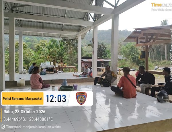 Polisi Kumpul Bersama Masyarakat, Bhabinkamtibmas Polres Lembata Ajak Warga Jaga Kamtibmas dan Waspada Bencana.