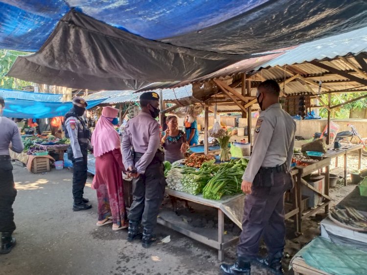 Sat Sabhara Polres Lembata Sampaikan Himbauan Cegah Covid-19 Di Pasar