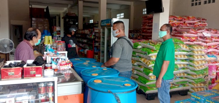 Tim Satgas V Gakkum Aman Nusa II Sat Reskrim Polres Lembata Patroli Pasar Antisipasi Penimbunan Sembako Terkait Virus Corona