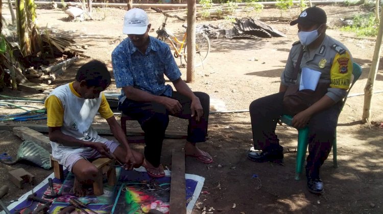 Menjelang Hari Bhayangkara Ke-74, Bhabinkamtibmas Desa Bakalerek Himbau Warganya Untuk Selalu Mengedepankan Protocol Kesehatan Di Era New Normal