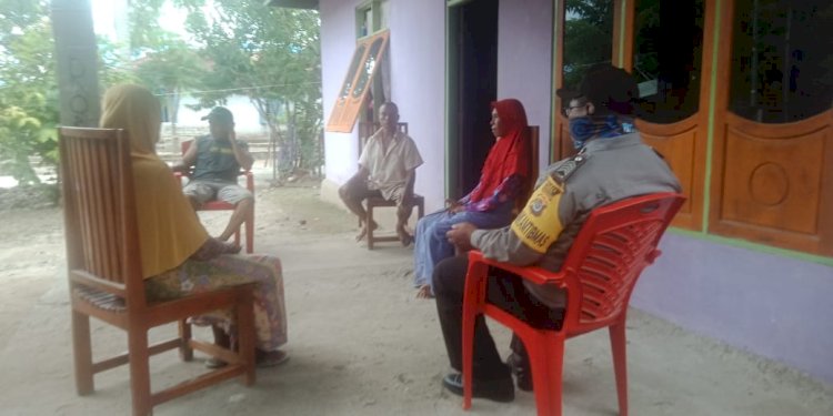 Bripka Abdul Azis Mansur Sambang Kamtibmas, Sosialisasi Ke Warga Desa Binaannya Tentang New Normal