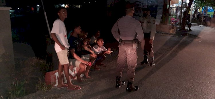 Anggota Sat Sabhara Polres Lembata Lakukan Patroli Malam Hari