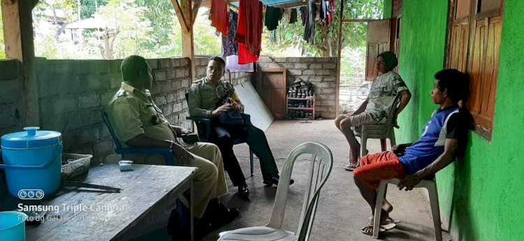 Sambang Kamtibmas, Bripka Jimmy Kaseh Sosialisasi Ke Warga Desa Binaannya Tentang Adaptasi Kebiasaan Baru.