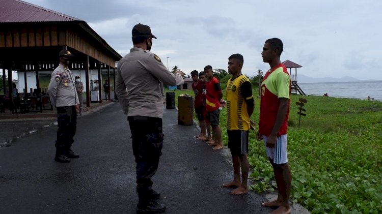 Tim Gabungan TNI, POLRI Dan Sat POL PP Kabupaten Lembata Tertibkan Penggunaan Masker Di Pantai Wulen Luo