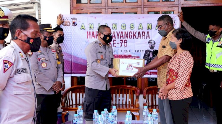 Jelang HUT Bhayangkara, Kapolres Lembata Lakukan Bakti Sosial, Kunjungi Purnawirawan Dan Warakauri.