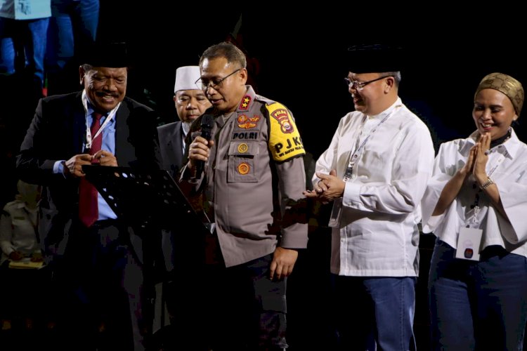 Sambut Pilkada Damai dan Riang Gembira, Kapolda Bengkulu Ajak Kedua Paslon Gub dan Wagub Nyanyi Bareng di Malam Pengundian Nomor Urut 