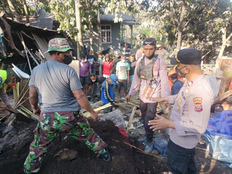 Polres Flotim Bergerak Cepat Bantu Korban Erupsi Gunung Lewotobi