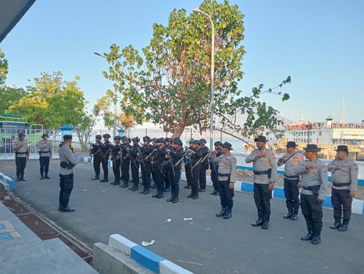 BANTUAN KEAMANAN OPERASI (BKO) DARI SAT BRIMOB POLDA NTT DAN POLISI TUGAS UMUM POLDA NTT DI TERJUNKAN UNTUK MEMBANTU MELAKUKAN PENGAMANAN PEMILU PILKADA BUPATI DAN WAKIL BUPATI DI KABUPATEN LEMBATA