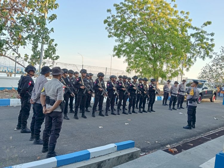 BANTUAN KEAMANAN OPERASI (BKO) DARI SAT BRIMOB POLDA NTT DAN POLISI TUGAS UMUM POLDA NTT DI TERJUNKAN UNTUK MEMBANTU MELAKUKAN PENGAMANAN PEMILU PILKADA BUPATI DAN WAKIL BUPATI DI KABUPATEN LEMBATA