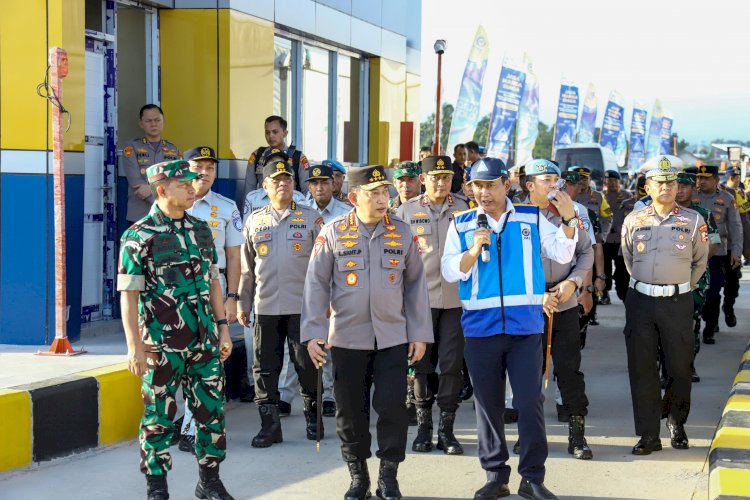 Persiapan Pengamanan Natal-Tahun Baru, Kapolri dan Panglima TNI Tinjau Gerbang Tol Prambanan 