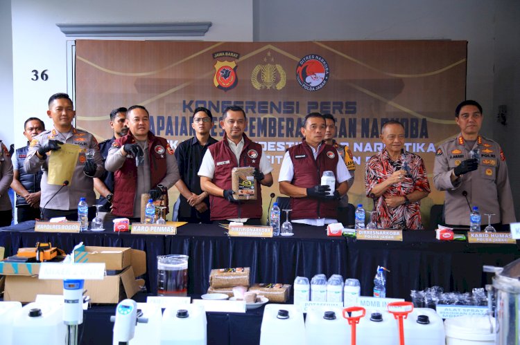 **Polri Ungkap Laboratorium Clandestine Narkoba Terbesar di Jawa Barat, 5 Juta Jiwa Diselamatkan**