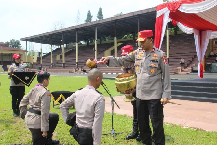 *1.800 Bintara Polri memulai transformasi menjadi perwira: Bintra dan orientasi lingkungan menandai dimulainya pembukaan SIP Angkatan ke-54 Gelombang I di Sukabumi.*