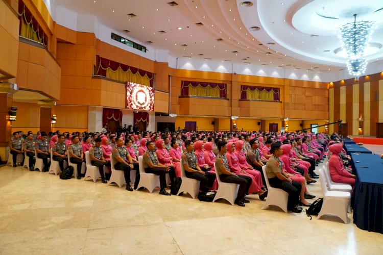 *Pembekalan Ketua Umum Bhayangkari Kepada Mahasiswa STIK Lemdiklat Polri Prodi S-1 Angkatan Ke 82, Pascasarjana S-2 Angkatan Ke 13 Dan Pascasarjana S-3 Beserta Istri*