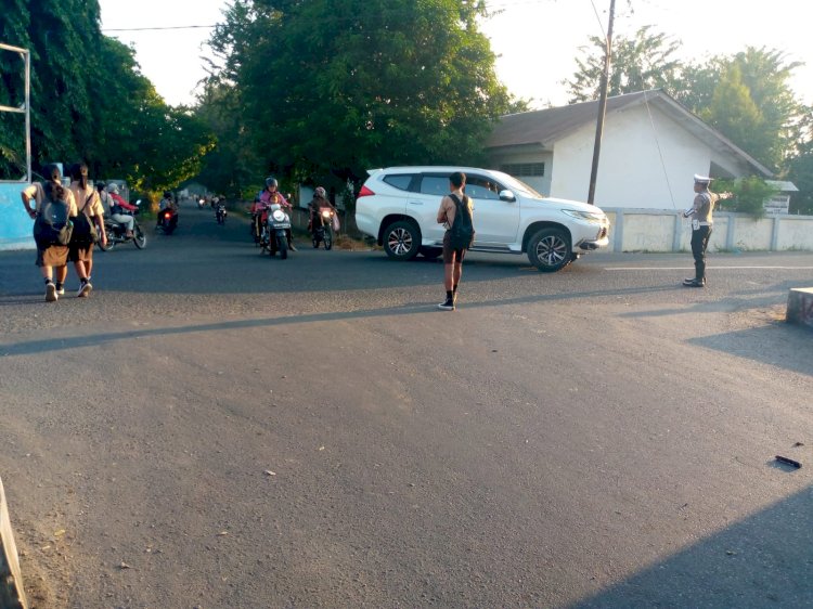 Gatur lalin Satlantas Polres Lembata dalam upaya menciptakan keamanan dan kelancaran berlalulintas.