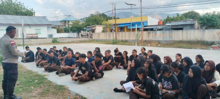 Kanit Bintibsos Satbinmas Polres Lembata Laksanakan Pembinaan dan Penyuluhan kepada Anggota Saka Bhayangkara.
