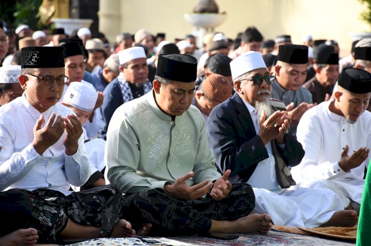 Lapangan Mapolda NTT Penuh, Kapolda Sampaikan Ucapan Idul Fitri dan Apresiasi untuk Masyarakat