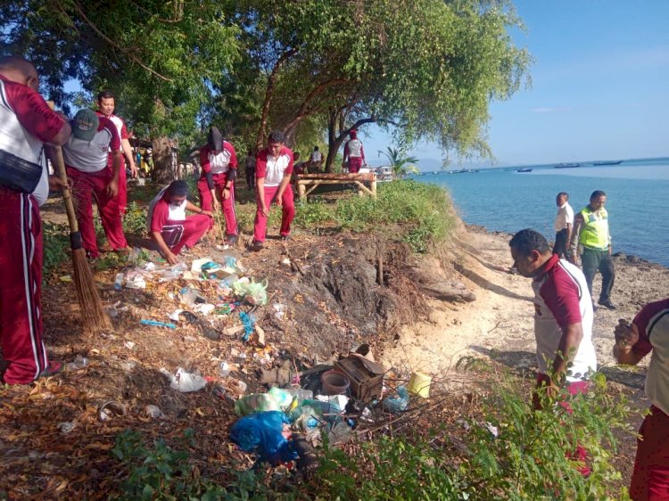 SAMBUT HUT BHAYANGKARA KE-80, POLRES LEMBATA MELAKSANAKAN KEGIATAN INDONESIA ASRI WUJUDKAN LINGKUNGAN MAKO YANG BERSIH DAN NYAMAN.