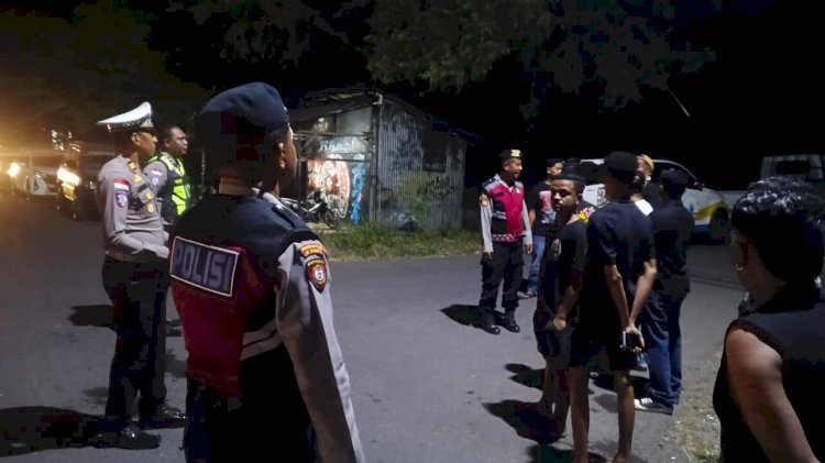 Kasat Samapta dan Kasat Lantas Polres Lembata Berkolaborasi Gelar Patroli Dialogis, Hadirkan Rasa Aman bagi Masyarakat Lewoleba.