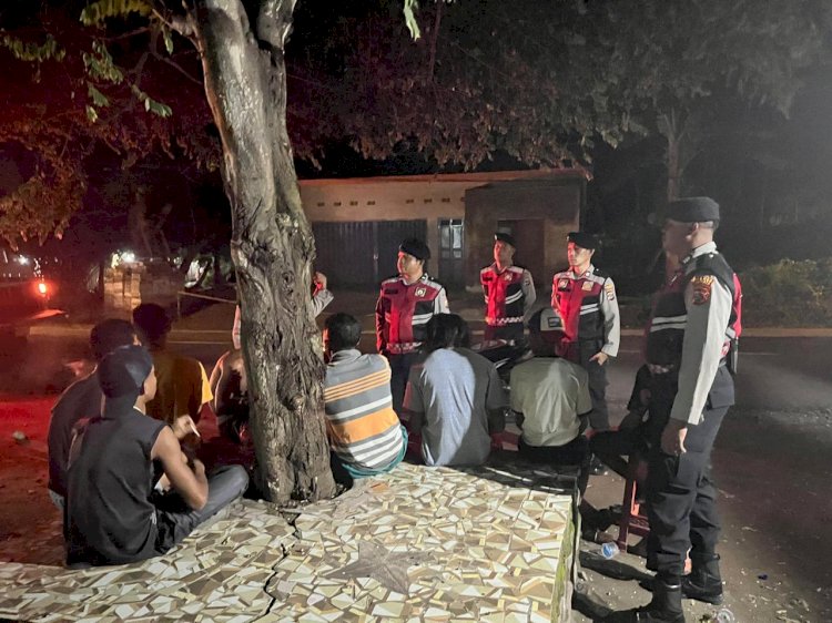 Patroli Perintis Presisi Sat Samapta Polres Lembata Hadir di Tengah Masyarakat, Ciptakan Rasa Aman pada Malam Hari.
