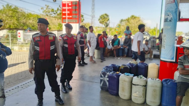 Patroli Perintis Presisi Sat Samapta Polres Lembata Hadir Jaga Ketertiban di SPBU Waijarang.