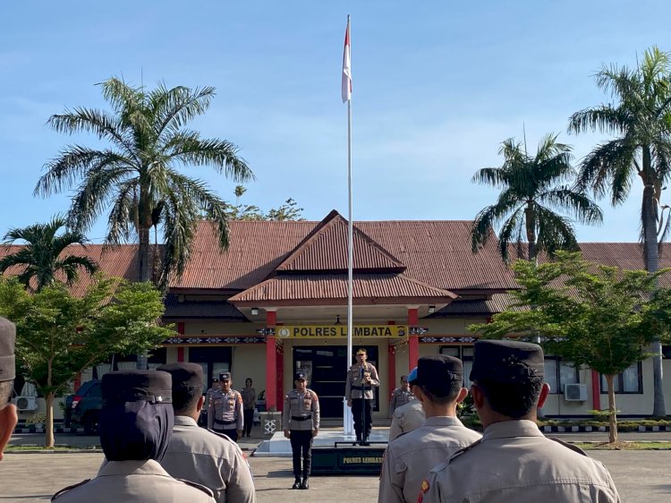 KAPOLRES LEMBATA PIMPIN LANGSUNG APEL JAM PIMPINAN, TEKANKAN DISIPLIN DAN TANGGUNG JAWAB PERSONEL.