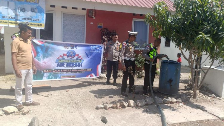 Sambut Hari Lalu Lintas Bhayangkara ke-71, Satlantas Polres Lembata Salurkan Air Bersih untuk Warga Lamawolo.
