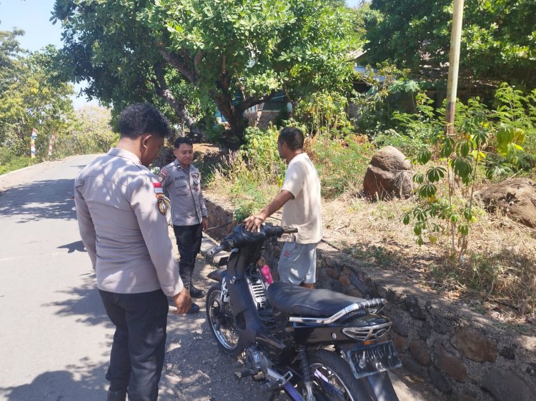 Polsubsektor Wulandoni Sambangi Warga Lamalera B, Ajak Bersama Jaga Kamtibmas.