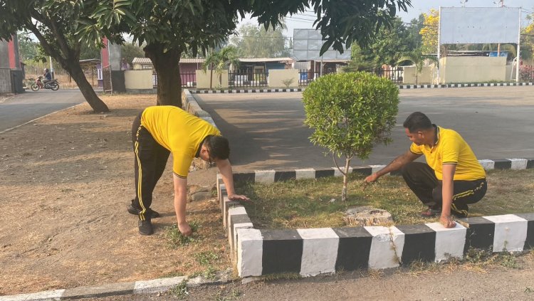 Wujudkan Lingkungan Bersih dan Nyaman, Waka Polres Lembata Bersama Anggota Laksanakan Kurvei Bersama.