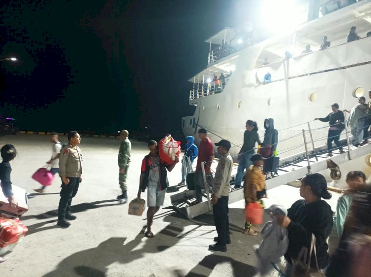 Pastikan Keamanan Penumpang, Pos Pam KPPP Laut/Udara Lewoleba Laksanakan Pengamanan Kedatangan dan Keberangkatan KM Sirimau.