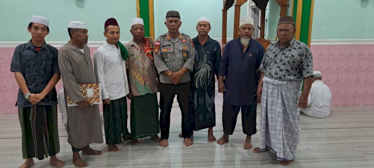 Pererat Silaturahmi dengan Masyarakat, Polsek Nubatukan Gelar Subuh Keliling dan NGOPI di Masjid Agung Al Ikhlas Lewoleba.