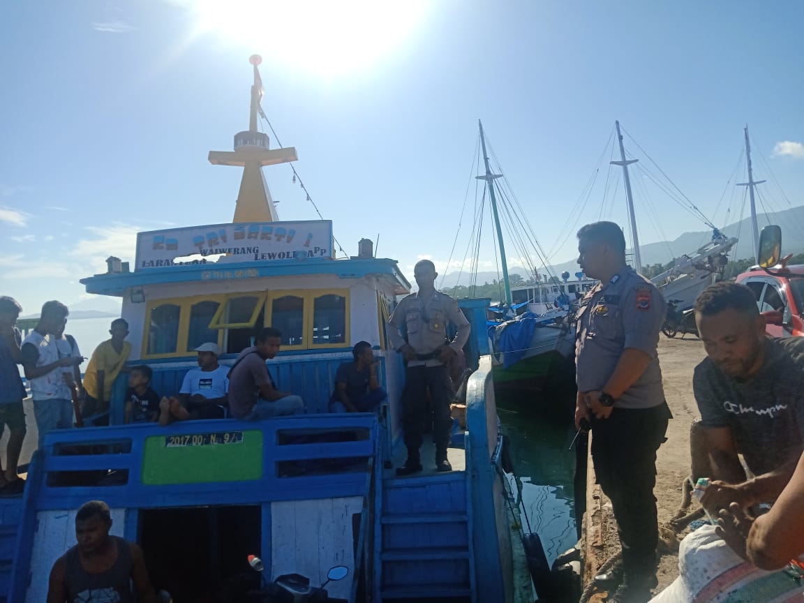 Anggota KPPP Laut Pantau Bongkar Muat Di pelabuhan Laut lewoleba